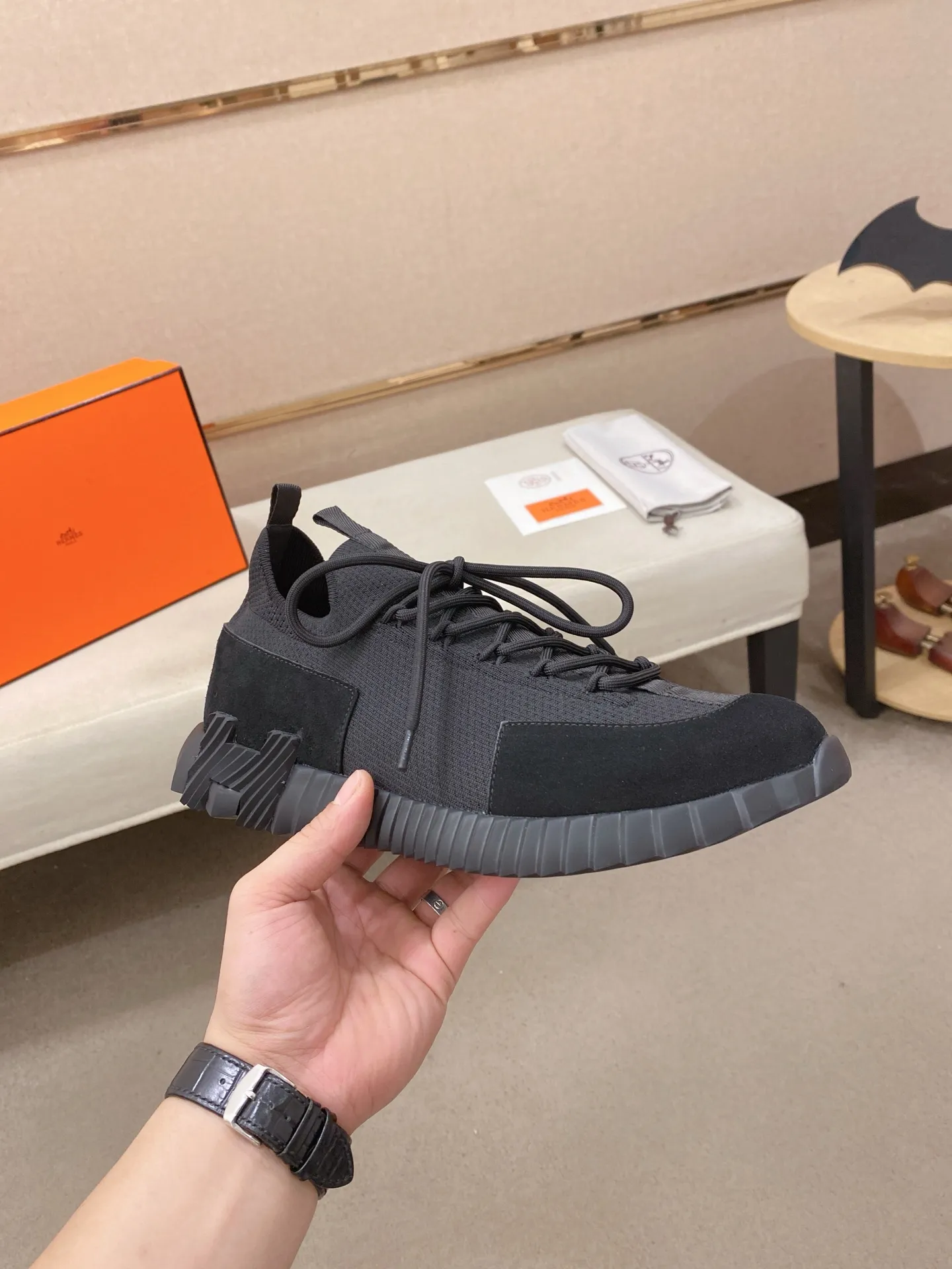 Men's clothing and shoes💰: 620💰《HERMES》【Classic Original Version】Hermès; Top 🔝 Purchasing Agency 🔍🔍Men's latest 🇺🇸 counters are on sale simultaneously, original imported from Italy ▲▲Silk cowhide with breathable fabric ▲▲ (high-end and expensive Qi·Grade) Exquisite workmanship (Italian 🇮🇹Imported water-dyed 🐂cowhide lining) Sole: Original sole provided by the original factory, ⚠️Exclusive double-layer activity·TPR·Rubber·Combined molded outsole; Super·comfortable·wear-resistant·non-slip·environmental protection The real thing is more beautiful if you take the real thing (high quality, follow the order), you can enter and exit the counter at will * Number of yards: 38·39·40·41·42·43·44# (can be customized 45.)